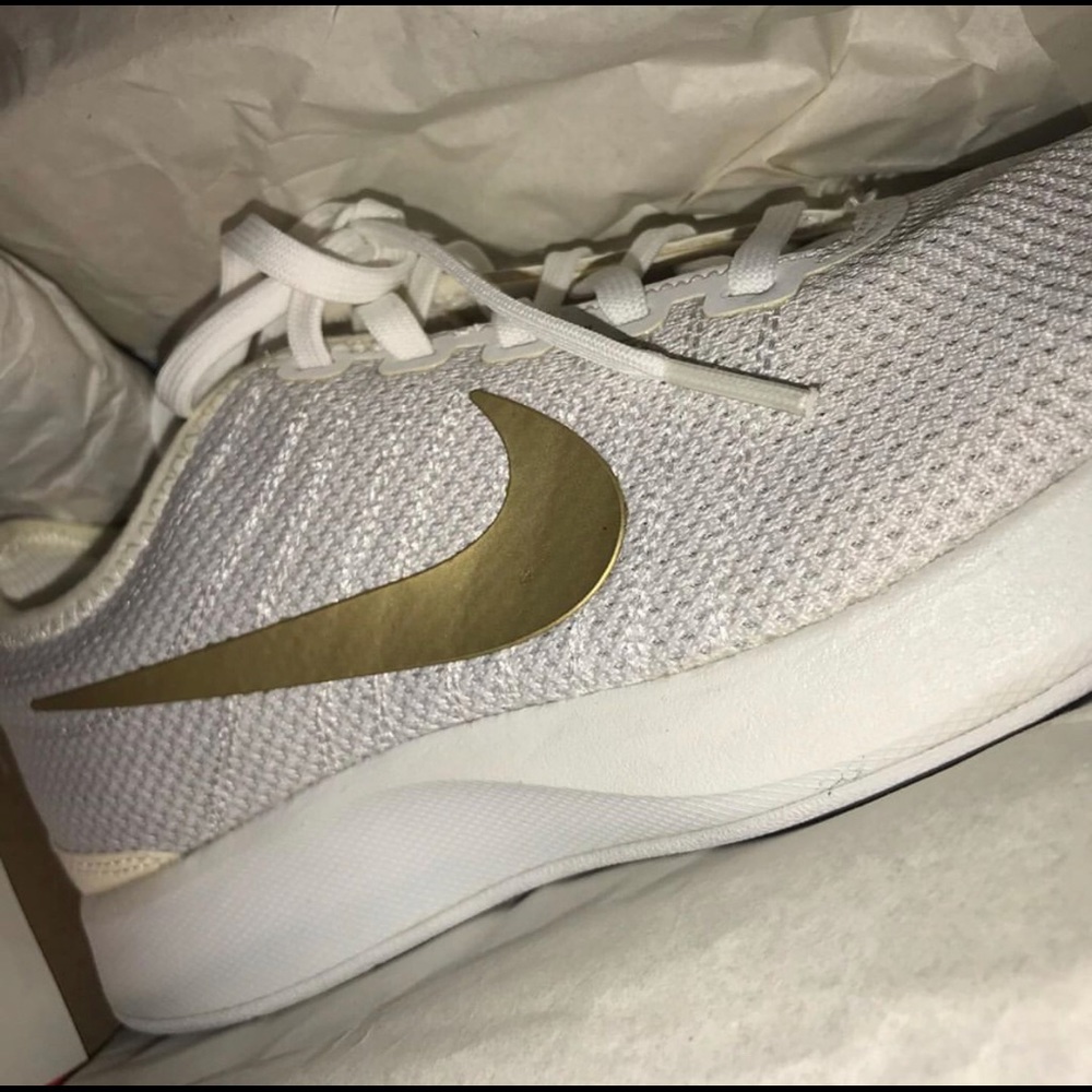 WHITE/GOLD NIKE DUALTONE RACER SE SHOES